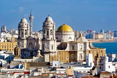 a large building with domes on top of a city at Habitación privada con baño. in Cádiz
