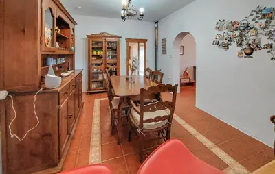 a kitchen with a table and chairs in a room at La Marciana - piscina pista tenis futbol y baloncesto privado - Bungalow externo independiente in Chiclana de la Frontera