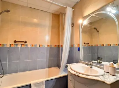 a bathroom with a sink and a tub and a mirror at SibsSanlucar Carril SanDiego Centro Familias Garaje in Sanlúcar de Barrameda