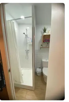 a bathroom with a shower and a toilet at CASITA PINYPON in Jerez de la Frontera