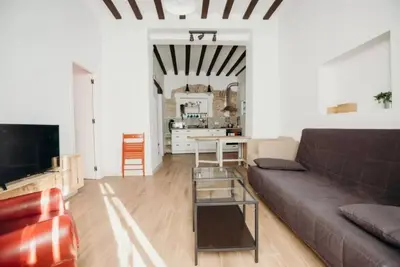 a living room with a couch and a table at Habana Vieja Cádiz in Cádiz