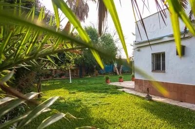 a house with a yard with green grass at Casa de campo, llena de encanto junto al mar in Cádiz