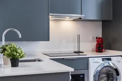 a kitchen with a washing machine and a sink at Rianal Céntrico Moderno in Jerez de la Frontera