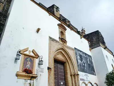 a building with a window and a clock on it at Estudio Interior Kala - Only Adults - Private Room in Jerez de la Frontera