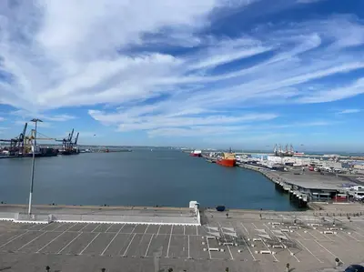 a marina with a bunch of boats in the water at Apartamento Fenix - Recién renovado y vistas al mar in Cádiz