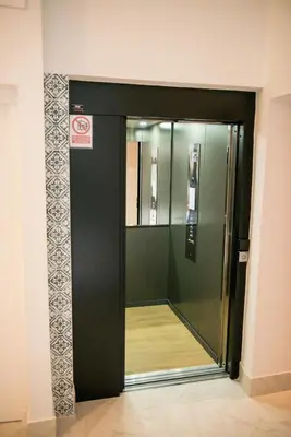 an elevator in a building with a glass door at Torre Solana 41 in Cádiz