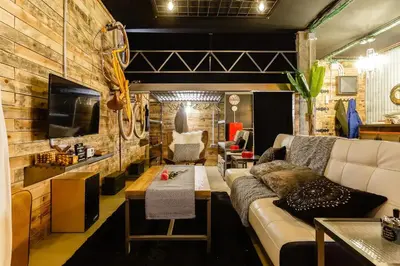 a living room with a couch and a tv at Gatu Selecta 5 Diseño calidad wifi, aire acc junto recinto ferial, Preferente mayores de 21 años y familias in Jerez de la Frontera