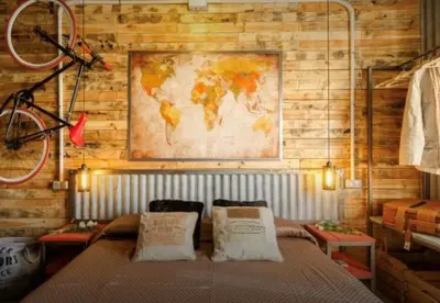 a bedroom with a bed and a map on the wall at Gatu Selecta 5 Diseño calidad wifi, aire acc junto recinto ferial, Preferente mayores de 21 años y familias in Jerez de la Frontera