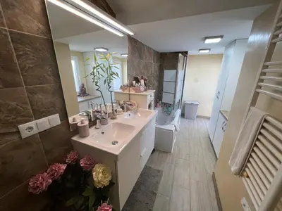 a bathroom with a sink and a toilet and a mirror at Duplex centro/playa in Sanlúcar de Barrameda