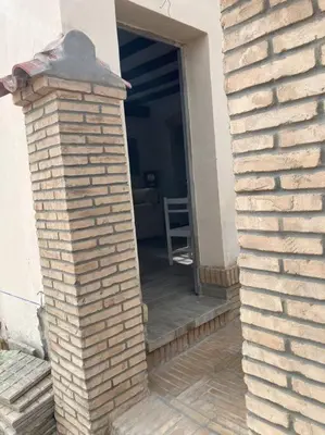 a brick pillar in a doorway of a house at Casa Puerta sierra de Cádiz in Arcos de la Frontera