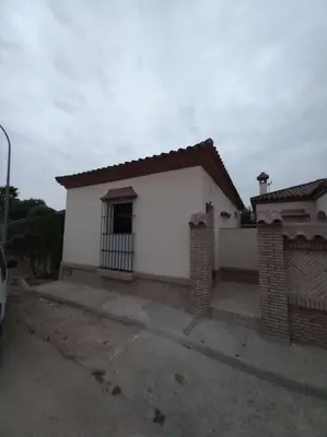 a white house with a window and a fence at Casa Puerta sierra de Cádiz in Arcos de la Frontera