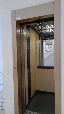 an elevator door in a building with a basketball court at Sherryflat Aina Parking in Jerez de la Frontera