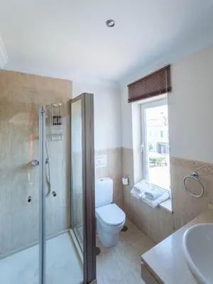a bathroom with a toilet and a shower and a sink at Arcos Gardens Sol Rent Golf in Arcos de la Frontera