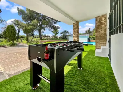 a barbecue grill on the side of a house at Villa San Patricio I Piscina Privada I Jacuzzi Spa I BBQ I PS5 I Aire Acon I 3000m2 I 5min-Centro in Jerez de la Frontera