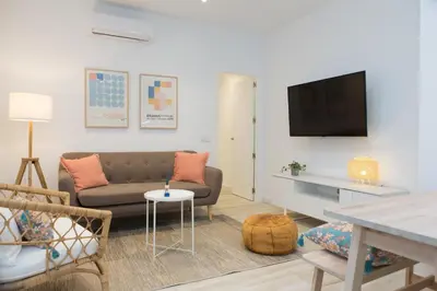 a living room with a couch and a tv at ARCO apartamento junto a la Catedral de Cádiz in Cádiz