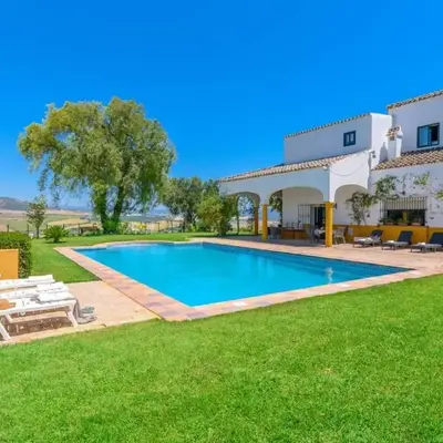 Private Villa Cortijo Sierra y Lago with private swimming pool