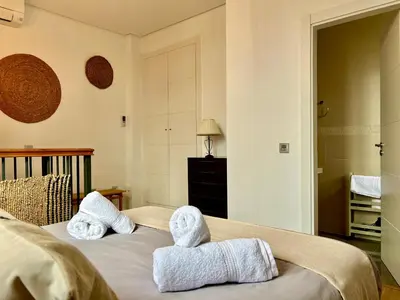 a bedroom with two towels on a bed at La Terraza de Porvenir 10 - Jerez de la Frontera in Jerez de la Frontera