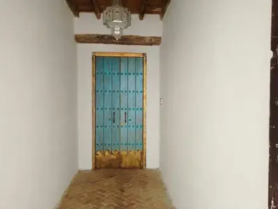 a room with a door with a chandelier at La gota de leche 4 in Sanlúcar de Barrameda