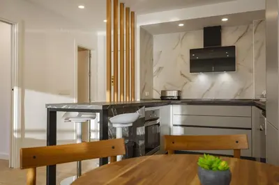 a kitchen with a table and chairs and a counter at DELFIN Sunny Home by Cadiz4Rentals in Cádiz