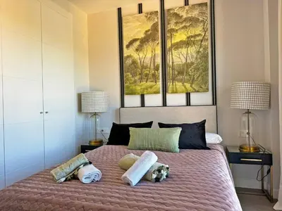 a bedroom with a large bed with three pillows at Apartamento Moscatel - Ole Solutions in Jerez de la Frontera