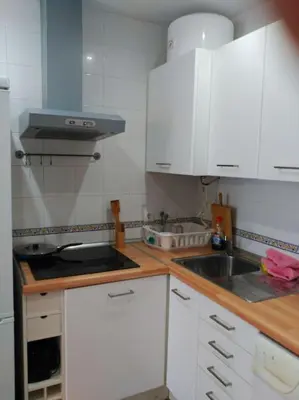 a small kitchen with white cabinets and a sink at Piscina y garaje a 300 m de playa OJO VER CORREO NO DESEADO SI NO LLEGA RESPUESTA in Rota