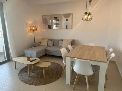 a living room with a table and a couch at Apartamento Jardín de Cano - Preferente familias y mayores de 25 años in El Puerto de Santa María