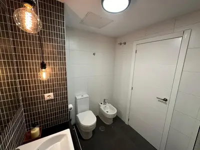 a bathroom with a toilet and a bidet at Apartamento Jardín de Cano - Preferente familias y mayores de 25 años in El Puerto de Santa María