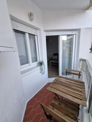 a empty room with a bench and a window at Apartamento Playa Victoria I in Cádiz