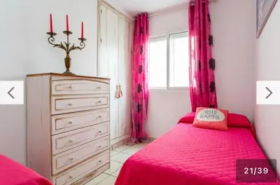 a bedroom with a pink bed and a dresser at Apartamento con vistas al mar in Rota
