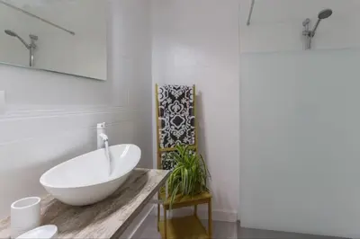 a bathroom with a large white bowl sink on a counter at Apartamento planta baja con piscina privada a 50 m de la playa in Sanlúcar de Barrameda