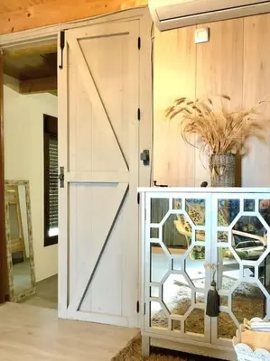 a sliding barn door in a room with a table at Alojamiento Mise in Conil de la Frontera