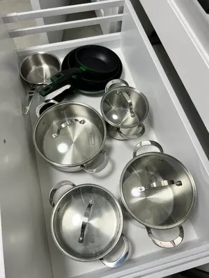 a bunch of pots and pans in a drawer at Jardines del Porvenir 4 in Puerto Real