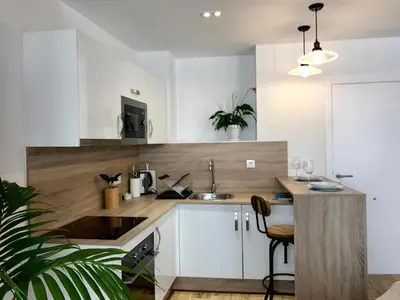 a bathroom with a toilet and a shower at Apartamentos Rosario Centro in Cádiz