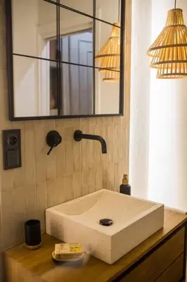 a bathroom with a sink and a lamp and a mirror at Apartamento premium Prioral in El Puerto de Santa María