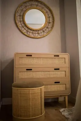 a dresser with a mirror and a stool in a room at Apartamento premium Prioral in El Puerto de Santa María