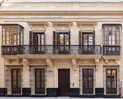 a building with a balcony on top of it at Tandem Solera in Jerez de la Frontera