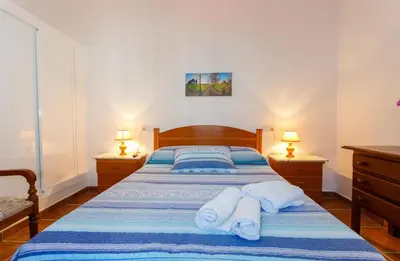 a bedroom with a bed with towels on it at Apartamento Casa Postas IV in Conil de la Frontera
