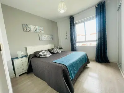 a bedroom with a bed and a window at Apartamento Las Olas de Valdelagrana in El Puerto de Santa María
