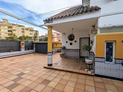 a patio of a house with a roof at Adosada en El Puerto Santa María in El Puerto de Santa María