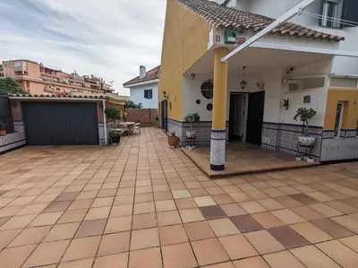 an empty courtyard of a house with a building at Adosada en El Puerto Santa María in El Puerto de Santa María