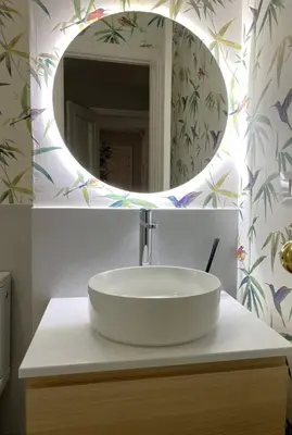 a bathroom with a white sink and a mirror at Apartamento Buho Real - Vistahermosa in El Puerto de Santa María