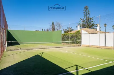 a tennis court with a net on top of it at Apartamento mi Gitana in La Jara