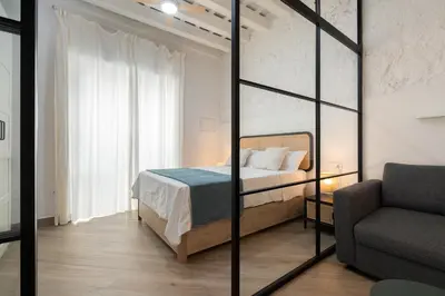a bedroom with a bed and a couch at Estudio Palacios Norte in El Puerto de Santa María