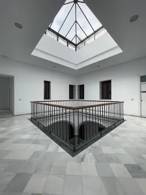 a large white room with a large glass ceiling at Apartamento Centrico Jerez de la Frontera in Jerez de la Frontera