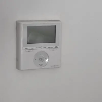 a video game system hanging on a wall at Medina-Sidonia. Apartamento. Carrión y La Zaga in Medina Sidonia