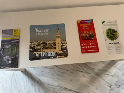 a shelf with posters on a wall at Encanto Urbano: Piso céntrico totalmente equipado in Lebrija