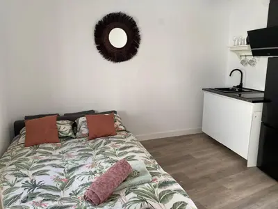 a bed in a room with a table and a mirror at ESTUDIO CON TERRAZA CHILL in El Puerto de Santa María