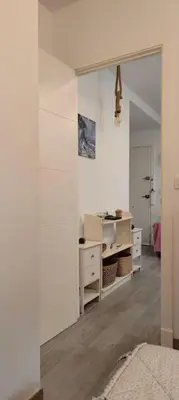 a room with a white wall and a mirror at Apartamento a pie de playa. in Chiclana de la Frontera