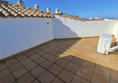 a toilet on the roof of a house at Segunda planta con terraza y solarium in Chiclana de la Frontera