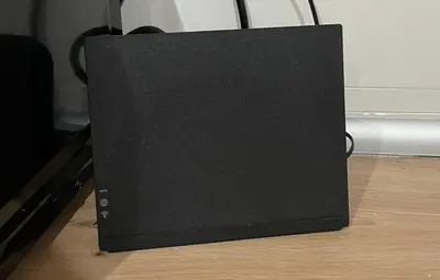 a black speaker sitting on top of a wooden floor at Apartamentos Corredera 3 in Arcos de la Frontera